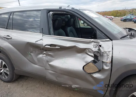 2025 Toyota Highlander Xle из США, поврежденный, VIN 5TDKDRBH6SS589382